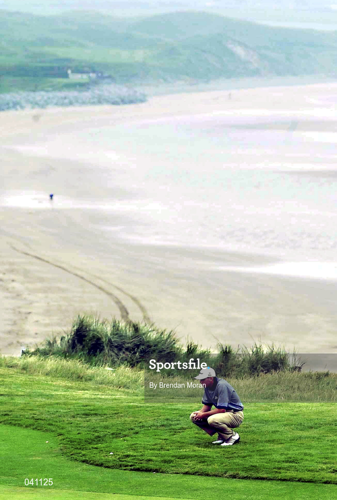 29 June 2000; Sergio Garcia of Spain checks his lie on the fifth green during the first day of the Murphy's Irish Open Golf Championship at Ballybunion Golf Club in Kerry. Photo by Brendan Moran/Sportsfile