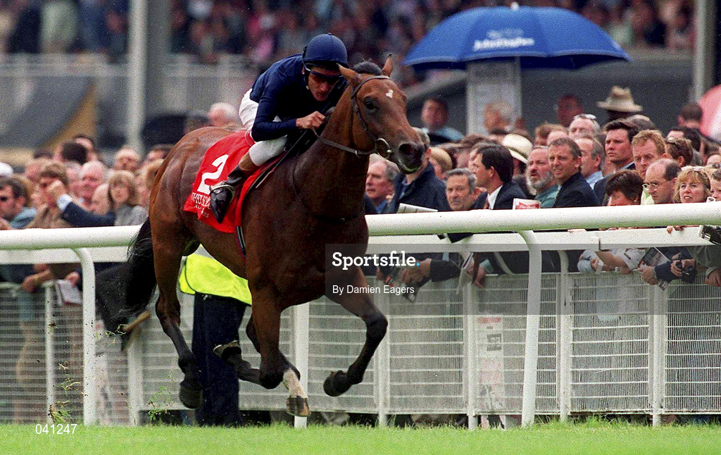 1 July 2000; Honours List, with Damien Oliver up, on their way to winning The Anheuser Busch Railway Stakes at The Curragh Racecourse in Kildare. Photo by Damien Eagers/Sportsfile