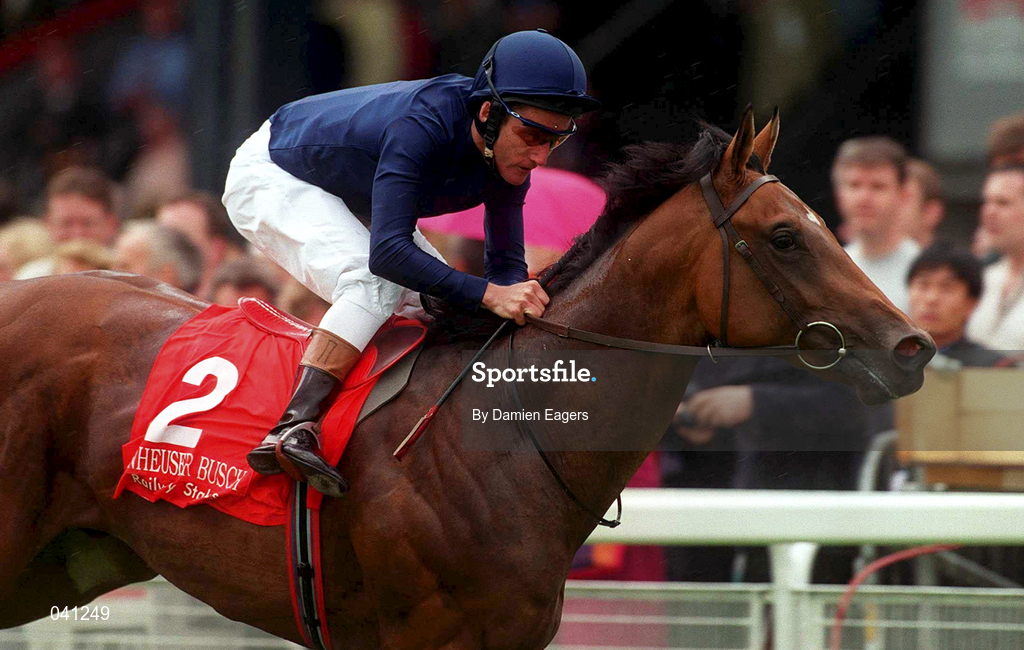 1 July 2000; Honours List, with Damien Oliver up, on their way to winning The Anheuser Busch Railway Stakes at The Curragh Racecourse in Kildare. Photo by Damien Eagers/Sportsfile