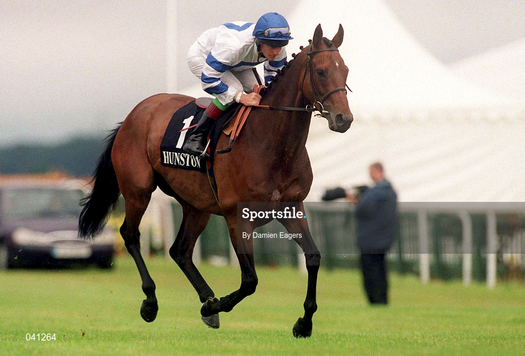 1 July 2000; Lady In Waiting, with Johnny Murtagh up, canters to the start for the Hunston Financial Planning Pretty Polly Stakes at The Curragh Racecourse in Kildare. Photo by Damien Eagers/Sportsfile