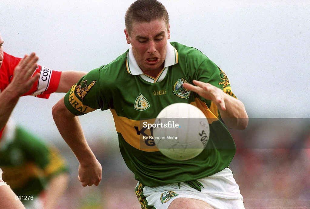 18 June 2000; Darragh O Sé of Kerry during the Bank of Ireland Munster Senior Football Championship Semi-Final match between Kerry and Cork at Fitzgerald Stadium in Killarney, Kerry. Photo by Brendan Moran/Sportsfile