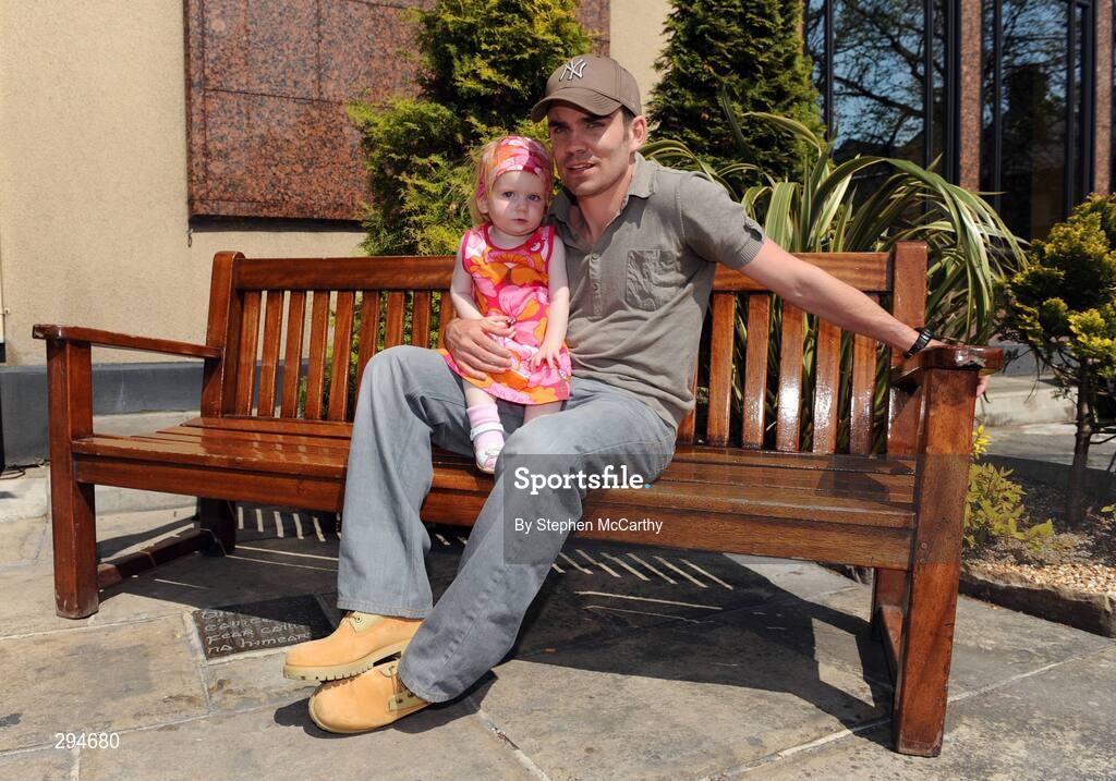 7 May 2008; Bernard Dunne relaxes with this daughter Caoimhe, aged 23 months, after a press conference to announce the next Hunky Dorys Fight Night at the National Stadium on July 12. Brian Peters Promotions press conference, O'Connell Suite, Burlington Hotel, Dublin. Picture credit; Stephen McCarthy / SPORTSFILE