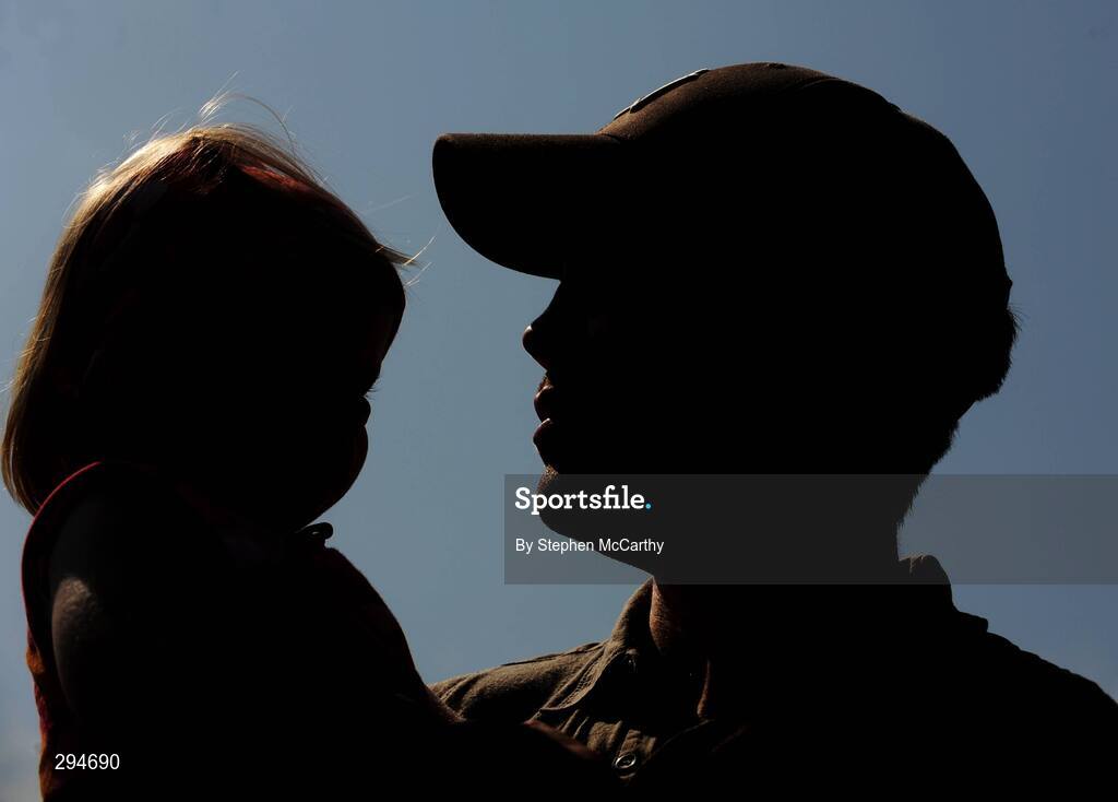 7 May 2008; Bernard Dunne relaxes with this daughter Caoimhe, aged 23 months, after a press conference to announce the next Hunky Dorys Fight Night at the National Stadium on July 12. Brian Peters Promotions press conference, O'Connell Suite, Burlington Hotel, Dublin. Picture credit; Stephen McCarthy / SPORTSFILE