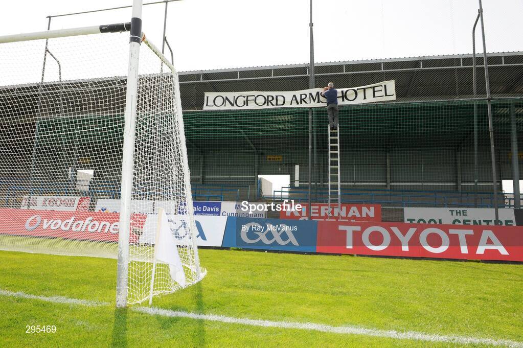 11 May 2008; Paddy Madden erects a sign in favour of the Longford Arms Hotel before the game. GAA Football Leinster Senior Championship, Longford v Westmeath, Pearse Park, Longford. Picture credit: Ray McManus / SPORTSFILE