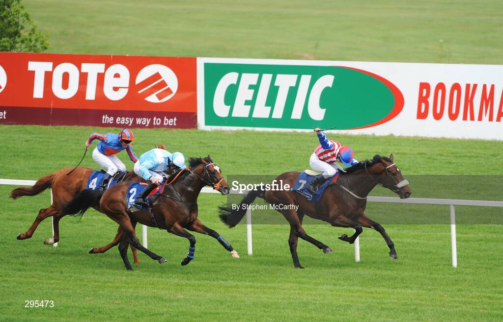 11 May 2008; Theocritus, with Pat Smullen up, on their way to winning the Carrickmines Maiden race from eventual second Mont Izu, with Kevin Manning up, 2, and eventual third Bashkirov, with Seamus Heffernan up. Derrinstown Stud Derby Trial Stakes Day, Leopardstown, Co. Dublin. Picture credit: Stephen McCarthy / SPORTSFILE
