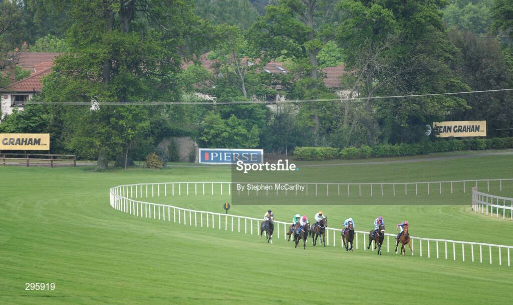 11 May 2008; A general view of the runners and riders during the Carrickmines Maiden race. Derrinstown Stud Derby Trial Stakes Day, Leopardstown, Co. Dublin. Picture credit: Stephen McCarthy / SPORTSFILE