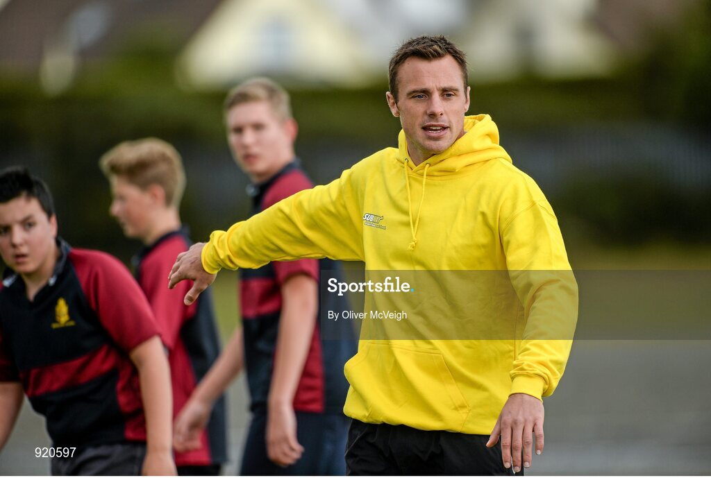 22 April 2015; SUBWAY® Famous Fan Tommy Bowe pictured with the 2014 #TrainwithTommy winners. SUBWAY® stores are giving FOUR lucky sports teams the chance to win a training session with SUBWAY® Famous Fan Tommy Bowe and €1,000 worth of sports gear for their team. #TrainWithTommy is open to schools, local rugby teams and tag teams and is part of the SUBWAY® brand’s ongoing commitment to encourage people to take part in a healtheir, more active lifestyle. Visit www.facebook.com/SUBWAY.UK.Ireland for details. Downshire School, Carrickfergus, Co. Antrim. Picture credit: Oliver McVeigh / SPORTSFILE