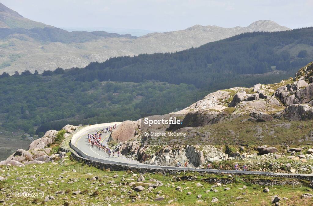 22 May 2008; A general view of the peloton on the approach to the summit of Molls Gap, Co. Kerry. FBD Insurance Ras 2008 - Stage 5, Tralee - Skibbereen. Picture credit: Stephen McCarthy / SPORTSFILE