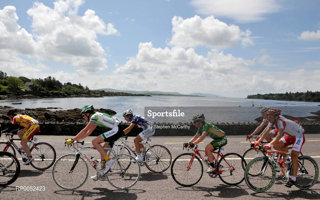 22 May 2008; A general view of the peloton on the approach to Ballydehob, Co. Cork. FBD Insurance Ras 2008 - Stage 5, Tralee - Skibbereen. Picture credit: Stephen McCarthy / SPORTSFILE