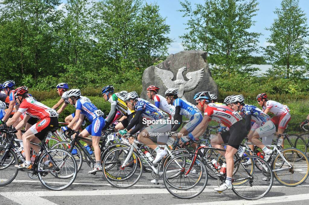 22 May 2008; A general view of the peloton on the approach to Killarney, Co. Kerry. FBD Insurance Ras 2008 - Stage 5, Tralee - Skibbereen. Picture credit: Stephen McCarthy / SPORTSFILE