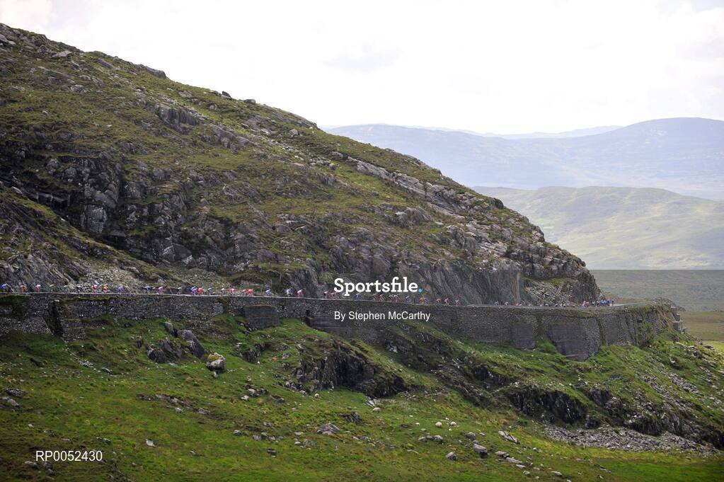 22 May 2008; A general view of the pelton on the descent of Molls Gap, Co. Kerry. FBD Insurance Ras 2008 - Stage 5, Tralee - Skibbereen. Picture credit: Stephen McCarthy / SPORTSFILE