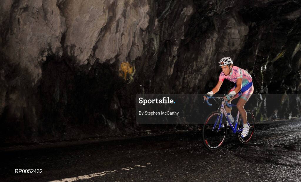 22 May 2008; Eventual stage winner Simon Richardson, Plowman Craven, leads the race through a tunnel on the approach to Cork. FBD Insurance Ras 2008 - Stage 5, Tralee - Skibbereen. Picture credit: Stephen McCarthy / SPORTSFILE