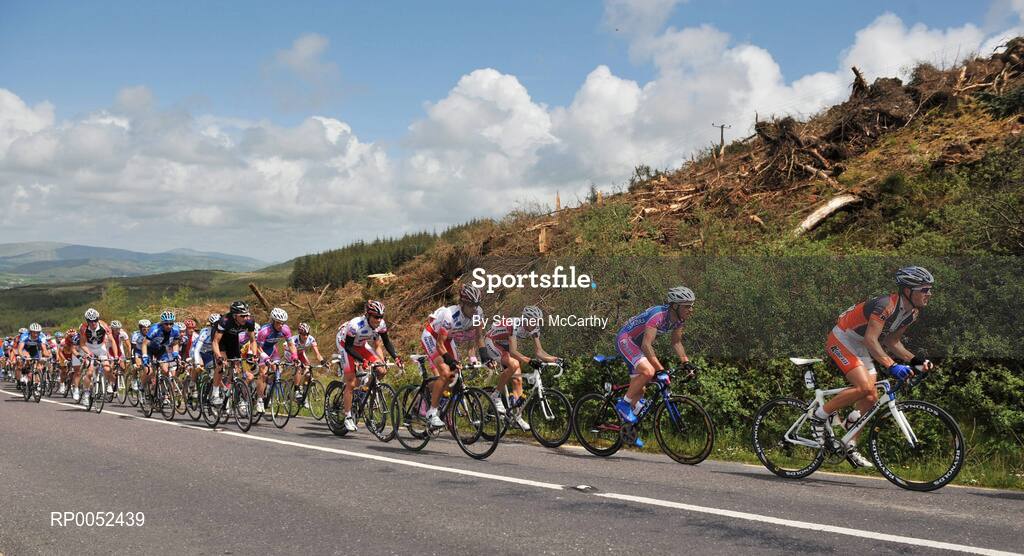 22 May 2008; A general view of the peloton on the approach to the summit of Barnageehy, Co. Cork. FBD Insurance Ras 2008 - Stage 5, Tralee - Skibbereen. Picture credit: Stephen McCarthy / SPORTSFILE