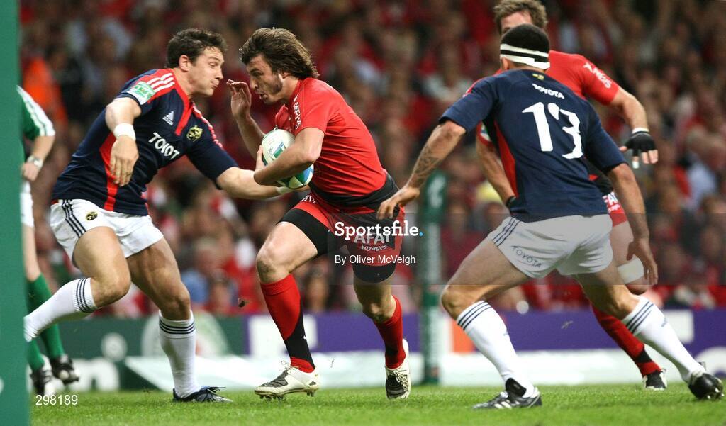 24 May 2008; Maxime Medard, Toulouse, is tackled by Ian Dowling and Rua Tipoki, Munster. Heineken Cup Final, Munster v Toulouse, Millennium Stadium, Cardiff, Wales. Picture credit: Oliver McVeigh / SPORTSFILE