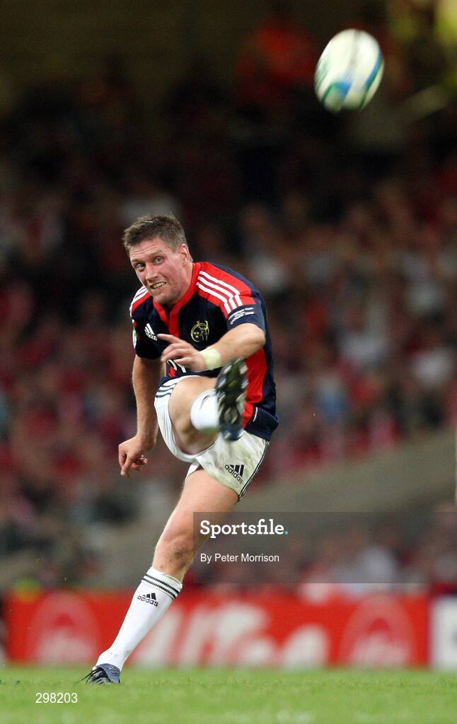 24 May 2008; Munster's Ronan O'Gara kicks a penalty. Heineken Cup Final, Munster v Toulouse, Millennium Stadium, Cardiff, Wales. Picture credit: Peter Morrison / SPORTSFILE