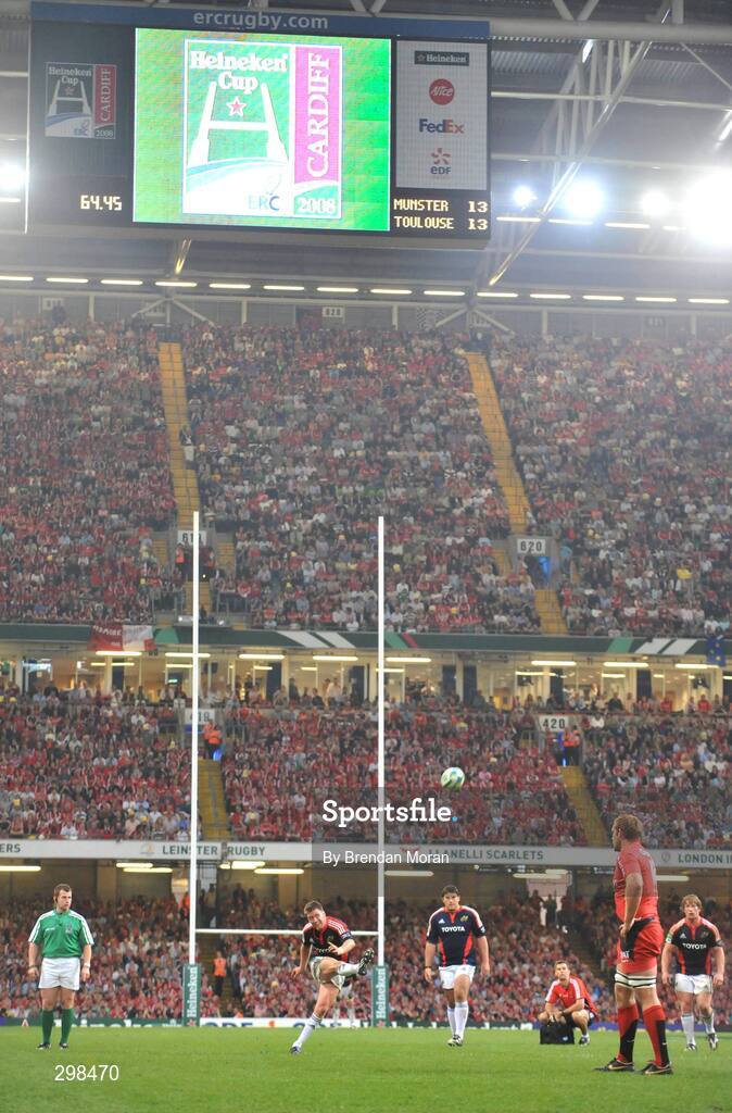 24 May 2008; Munster's Ronan O'Gara kicks a penalty to give his side the lead 16-13. Heineken Cup Final, Munster v Toulouse, Millennium Stadium, Cardiff, Wales. Picture credit: Brendan Moran / SPORTSFILE