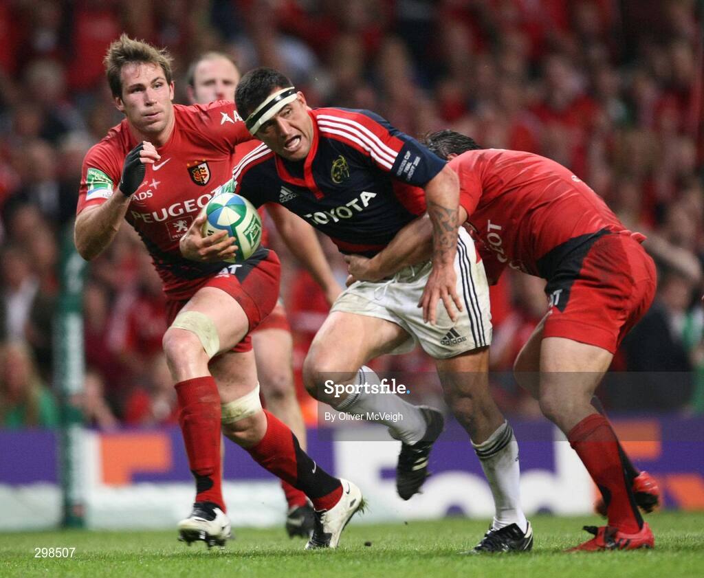 24 May 2008; Rua Tipoki, Munster, is tackled by Shaun Sowerby and Shaun Sowerby, Toulouse. Heineken Cup Final, Munster v Toulouse, Millennium Stadium, Cardiff, Wales. Picture credit: Oliver McVeigh / SPORTSFILE