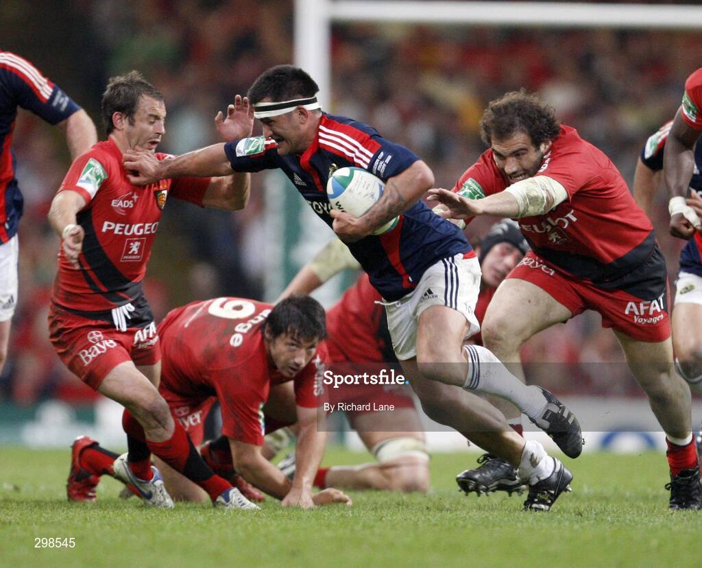 24 May 2008; Rua Tipoki, Munster, is tackled by Jean Baptiste Elissalde, Toulouse. Heineken Cup Final, Munster v Toulouse, Millennium Stadium, Cardiff, Wales. Picture credit: Richard Lane / SPORTSFILE