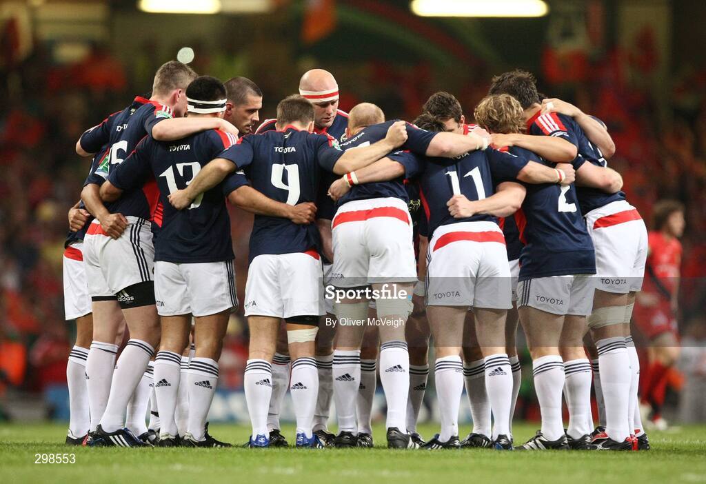 24 May 2008; The Munster team huddle before the game. Heineken Cup Final, Munster v Toulouse, Millennium Stadium, Cardiff, Wales. Picture credit: Oliver McVeigh / SPORTSFILE
