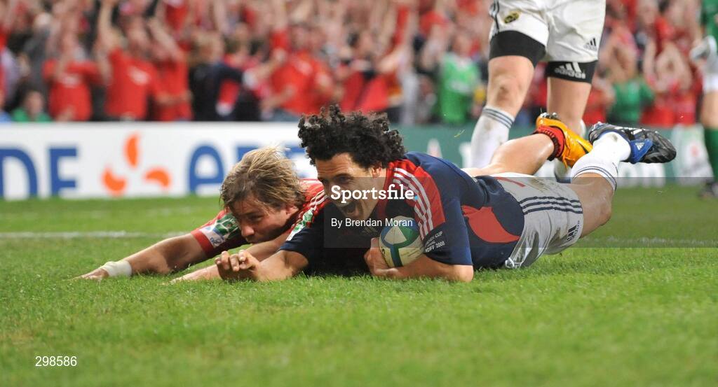 24 May 2008; Doug Howlett, Munster, scores a try which was subsequently disallowed by referee Nigel Owens. Heineken Cup Final, Munster v Toulouse, Millennium Stadium, Cardiff, Wales. Picture credit: Brendan Moran / SPORTSFILE