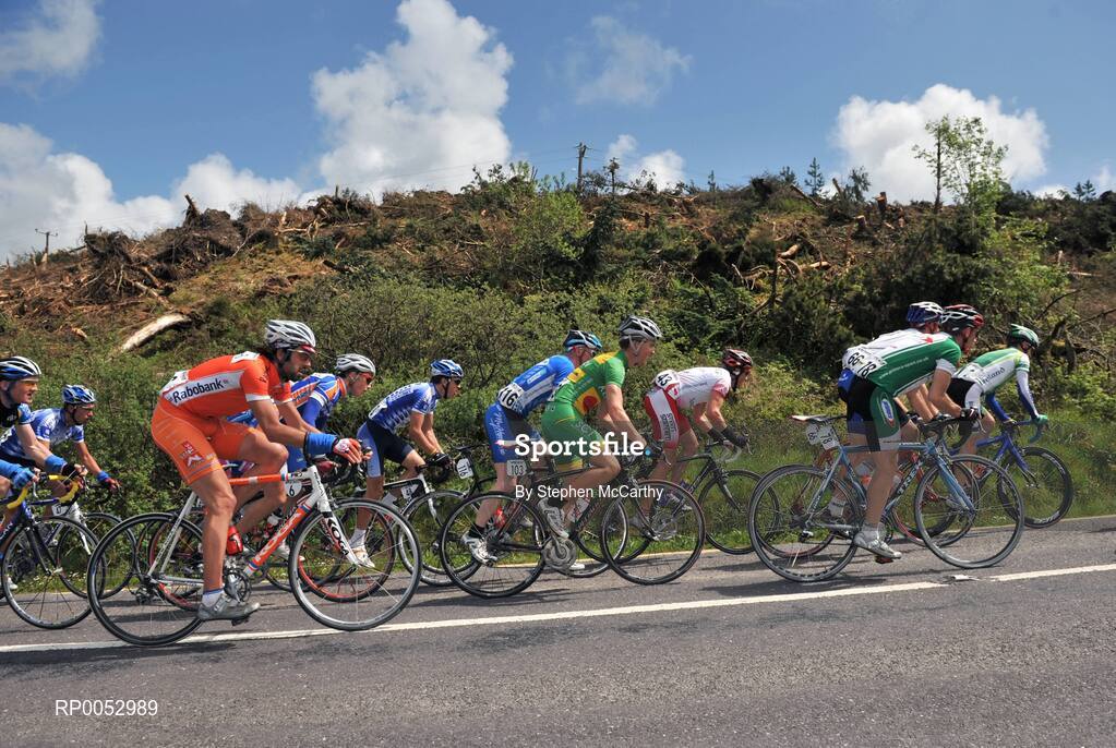 22 May 2008; A general view of the peloton on the approach to the summit of Barnageehy, Co. Cork. FBD Insurance Ras 2008 - Stage 5, Tralee - Skibbereen. Picture credit: Stephen McCarthy / SPORTSFILE