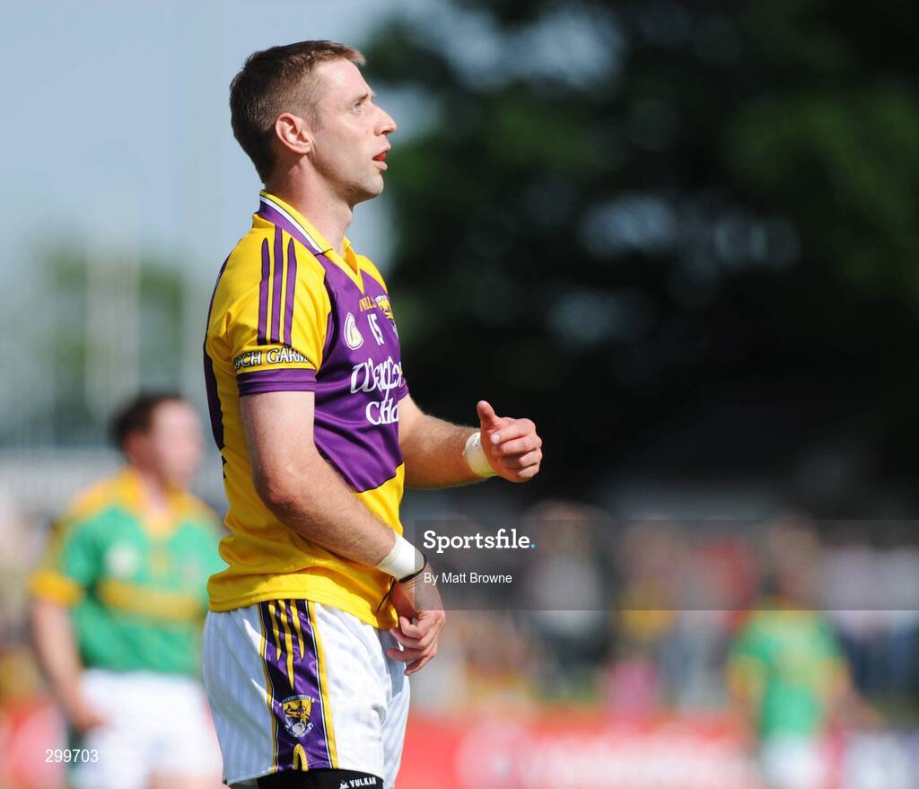 1 June 2008; Matty Forde, Wexford, watches his winning point over the bar against Meath. GAA Football Leinster Senior Championship Quarter-Final, Meath v Wexford, Dr. Cullen Park, Carlow. Picture credit: Matt Browne / SPORTSFILE