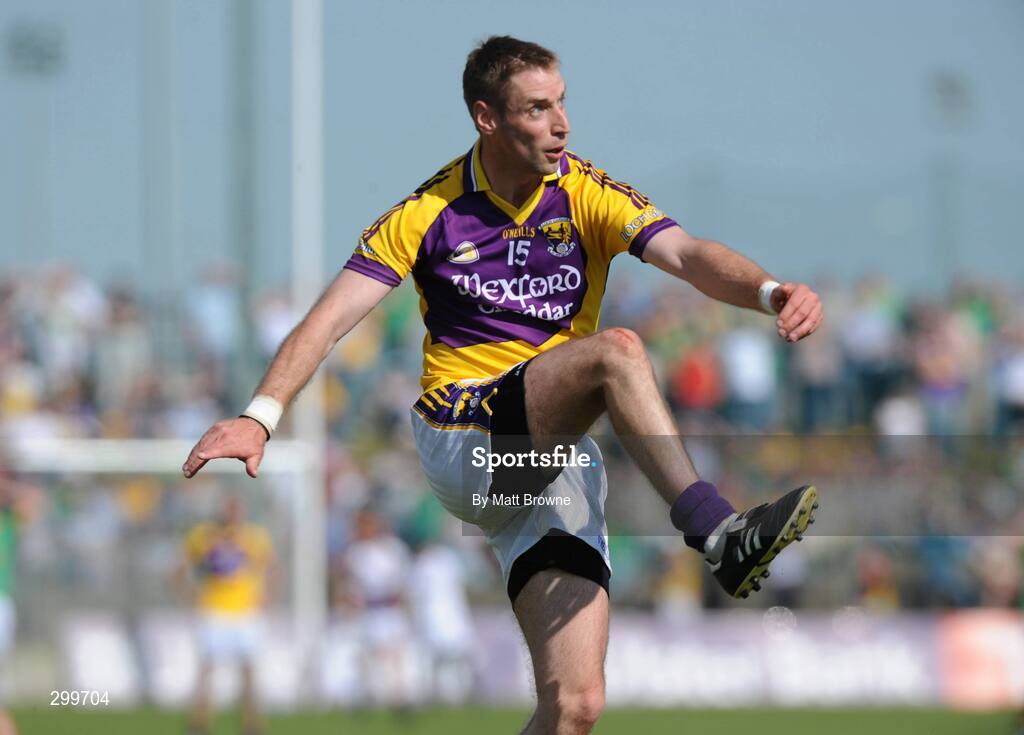 1 June 2008; Matty Forde, Wexford, watches his winning point over the bar against Meath. GAA Football Leinster Senior Championship Quarter-Final, Meath v Wexford, Dr. Cullen Park, Carlow. Picture credit: Matt Browne / SPORTSFILE