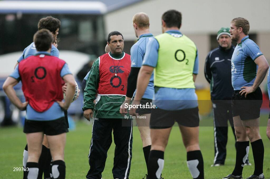 2 June 2008; Ireland's interim coach Michael Bradley talks with the Irish forwards during squad training. 2008 Ireland Rugby Summer Tour, squad training, Porirua Park, Wellington, New Zealand. Picture credit: Tim Hales / SPORTSFILE