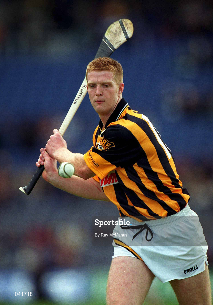 9 July 2000; Henry Shefflin of Kilkenny during the Guinness Leinster Senior Hurling Championship Final match between Kilkenny and Offaly at Croke Park in Dublin. Photo by Ray McManus/Sportsfile