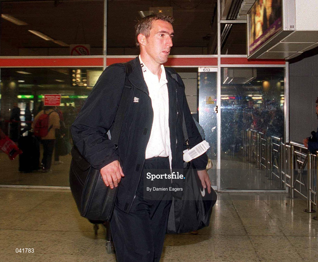 8 July 2000; Alan Stubbs of Cletic arrives at Dublin Airport ahead of the Pre-Season Friendly between Bray Wanderers and Celtic which will take place at The Carlisle Grounds in Bray, Wicklow. Photo by Damien Eagers/Sportsfile