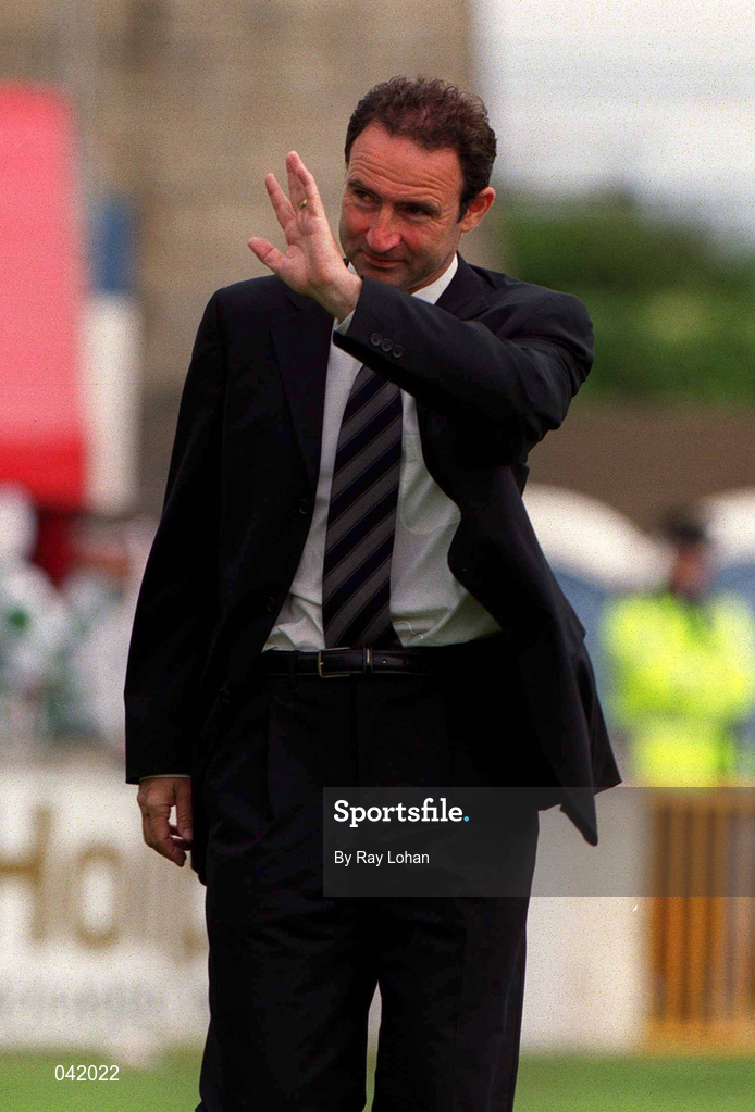 9 July 2000; Celtic manager of Martin O'Neill during the Pre-Season Friendly between Bray Wanderers and Celtic at the Carlisle Grounds in Bray, Wicklow. Photo by Ray Lohan/Sportsfile