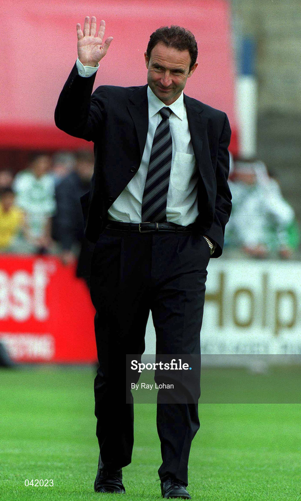 9 July 2000; Celtic manager Martin O'Neill during the Pre-Season Friendly between Bray Wanderers and Celtic at the Carlisle Grounds in Bray, Wicklow. Photo by Ray Lohan/Sportsfile