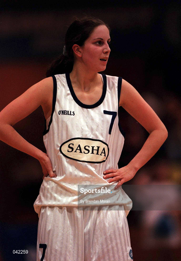 28 January 2000; Lisa Timmons of Meteors during the Senior Women's Sprite Cup Semi-Final between Tolka Rovers and Meteors at the National Basketball Arena in Tallaght, Dublin. Photo By Brendan Moran/Sportsfile