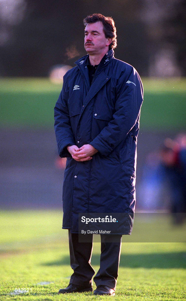 23 January 2000; Shamrock Rovers manager Damien Richardson during the Eircom League Premier Division match between Shamrock Rovers and UCD at Morton Stadium in Santry, Dublin. Photo by David Maher/Sportsfile