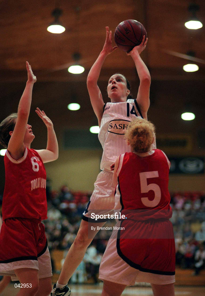 28 January 2000; Orla Nolan of Meteors in action against Denise Walsh, left, and Roisin Dixon of Tolka Rovers during the Senior Women's Sprite Cup Semi-Final between Tolka Rovers and Meteors at the National Basketball Arena in Tallaght, Dublin. Photo By Brendan Moran/Sportsfile