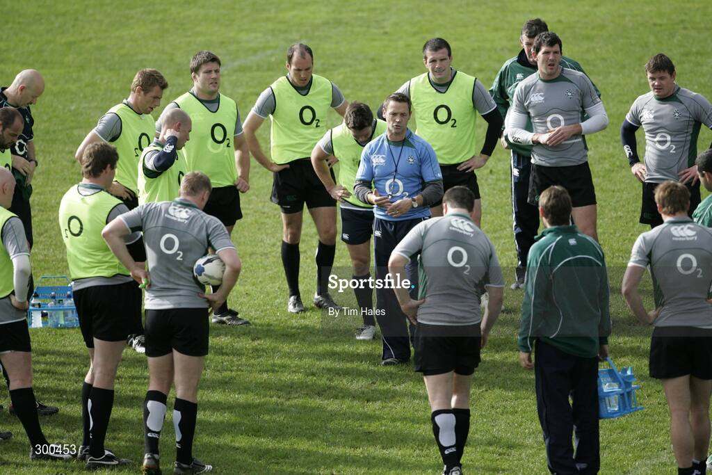 5 June 2008; Ireland defence coach Graham Steadman talks with the players during rugby squad training. 2008 Ireland Rugby Summer Tour, Porirua Park, Wellington, New Zealand. Picture credit: Tim Hales / SPORTSFILE