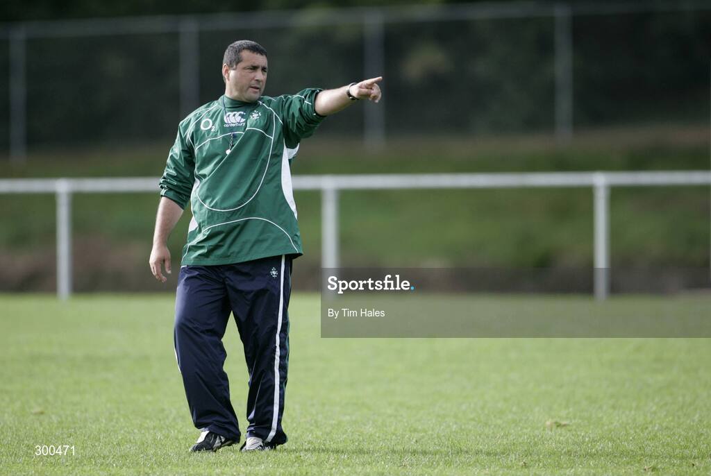 5 June 2008; Ireland interim coach Michael Bradley during rugby squad training. 2008 Ireland Rugby Summer Tour, Porirua Park, Wellington, New Zealand. Picture credit: Tim Hales / SPORTSFILE