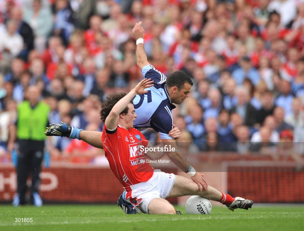 8 June 2008; Colin Judge, Louth, in action against Paul Casey, Dublin. GAA Football Leinster Senior Championship Quarter-Final, Louth v Dublin, Croke Park, Dublin. Picture credit: David Maher / SPORTSFILE