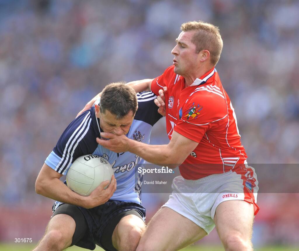 8 June 2008; Alan Brogan, Dublin, in action against Alan Page, Louth. GAA Football Leinster Senior Championship Quarter-Final, Louth v Dublin, Croke Park, Dublin. Picture credit: David Maher / SPORTSFILE