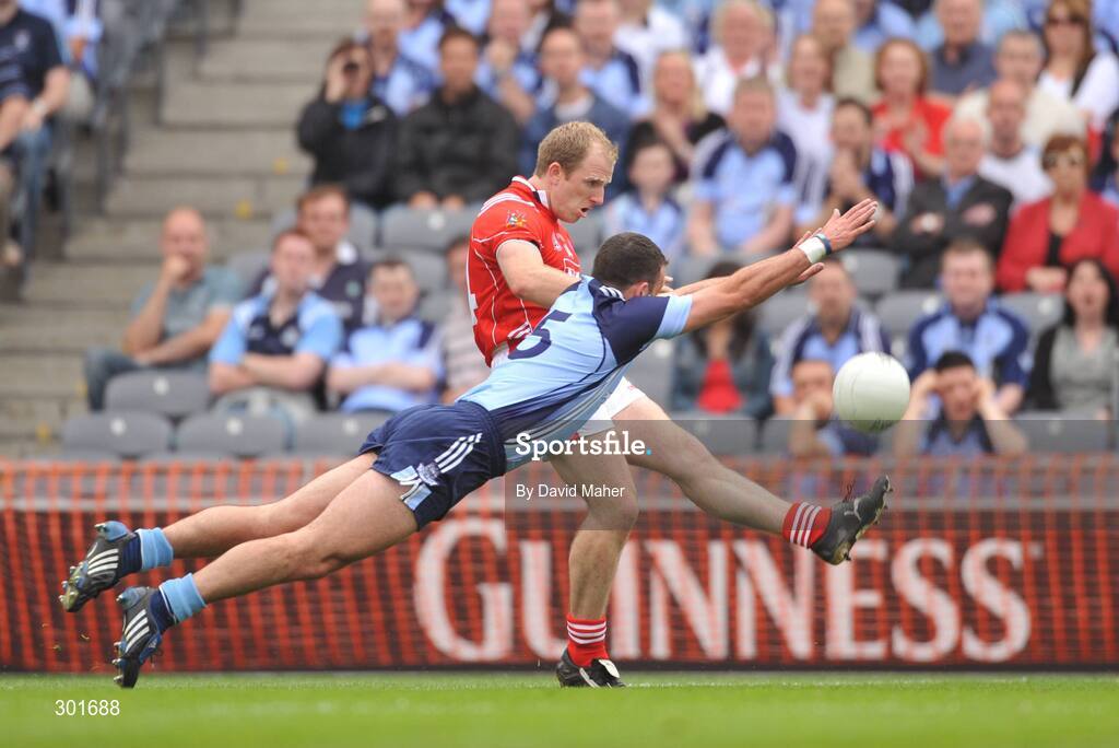 8 June 2008; Aaron Hoey, Louth, in action against Paul Casey, Dublin. GAA Football Leinster Senior Championship Quarter-Final, Louth v Dublin, Croke Park, Dublin. Picture credit: David Maher / SPORTSFILE