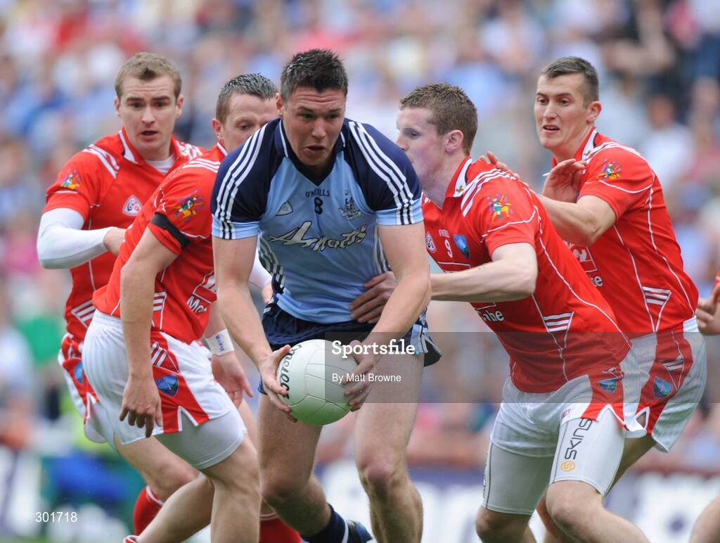 8 June 2008; Éamon Fennell, Dublin, in action against, from left Paddy Keenan, Conor McGuinness, Ronan Carroll and Des Finnegan, Louth. GAA Football Leinster Senior Championship Quarter-Final, Louth v Dublin, Croke Park, Dublin. Picture credit: Matt Browne / SPORTSFILE