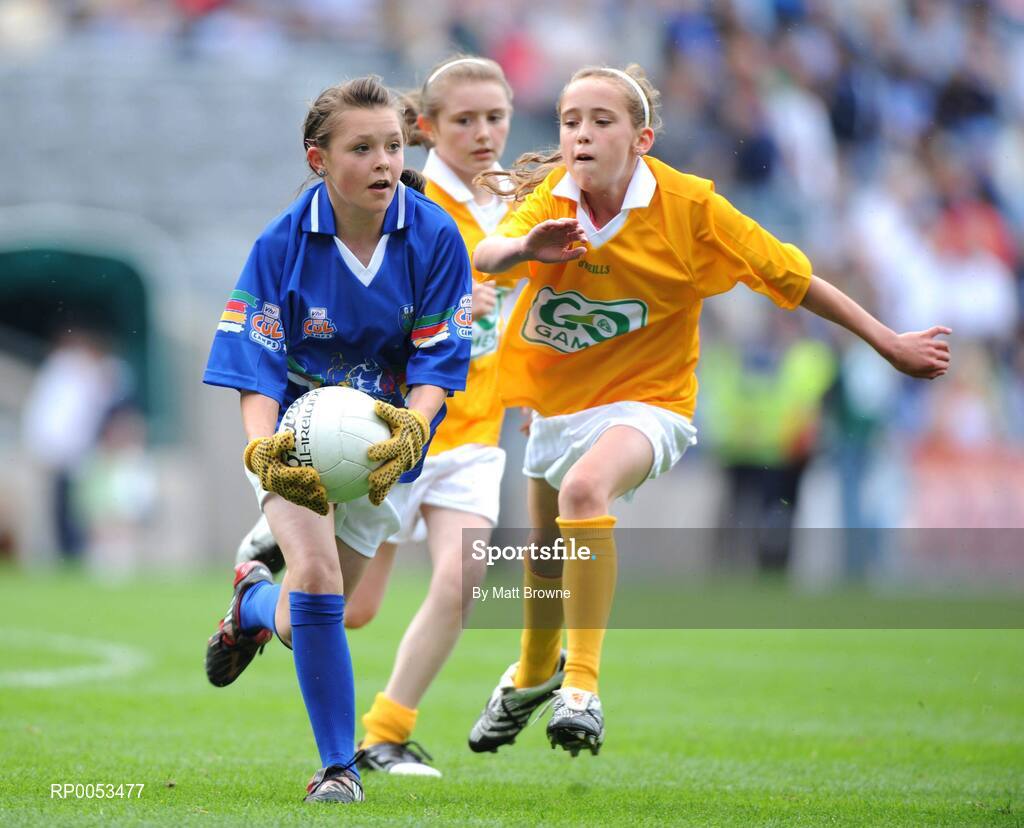 8 June 2008; Jade Blake, Donaghmede, in action against Amy McTeggert, Scoil Mhuire Fatima, Co. Louth, pictured participating in the Vhi Cúl Camps game played at half-time during the GAA Football Leinster Senior Championship Quarter-Final, Louth v Dublin, Croke Park, Dublin. Picture credit: Matt Browne / SPORTSFILE