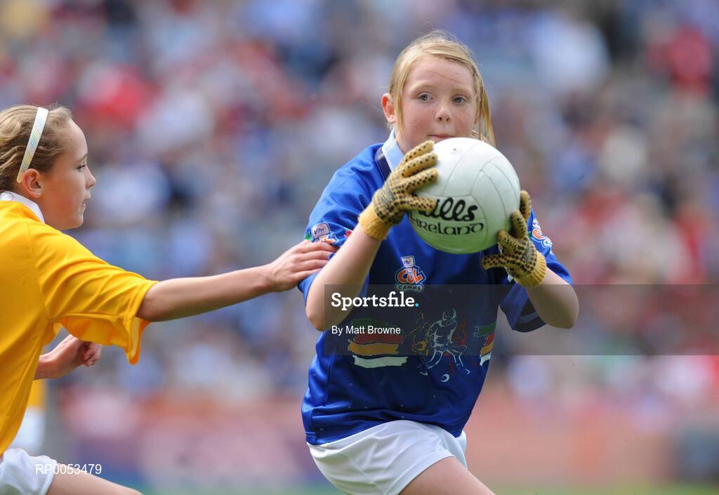 8 June 2008;Andrea Doran, Donaghmede, in action against Amy McTeggert, Scoil Mhuire Fatima, Co. Louth, pictured participating in the Vhi Cúl Camps game played at half-time during the GAA Football Leinster Senior Championship Quarter-Final, Louth v Dublin, Croke Park, Dublin. Picture credit: Matt Browne / SPORTSFILE