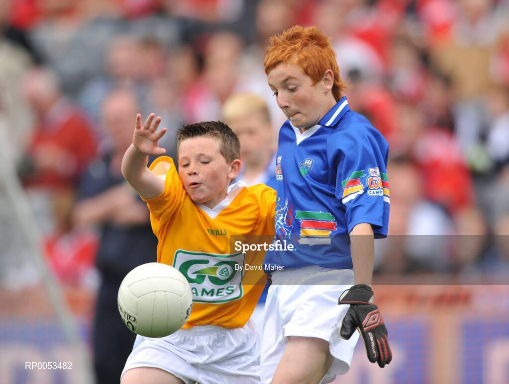 8 June 2008; Stephen O'Neill, right, Holy Trinity school, Donaghmede, Co. Dublin, in action against Thomas McGuinness, Monksland, Co.Louth, pictured participating in the Vhi Cúl Camps game played at half time during the GAA Football Leinster Senior Championship Quarter-Final, Louth v Dublin, Croke Park, Dublin. Picture credit: David Maher / SPORTSFILE
