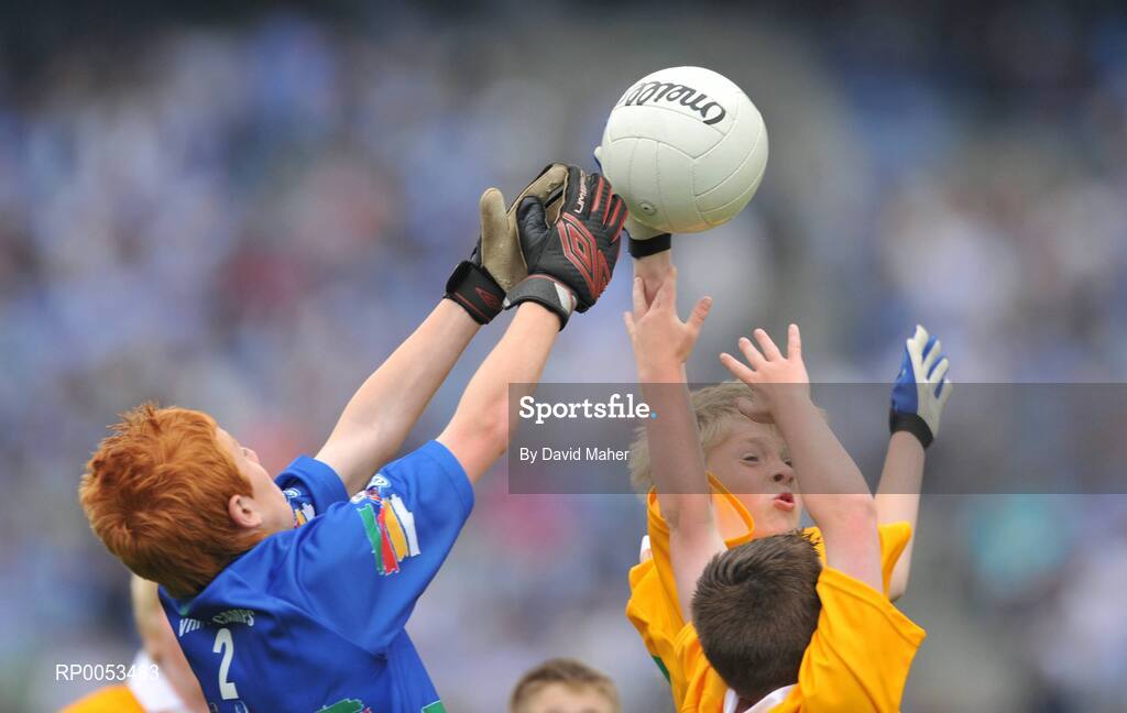 8 June 2008; Stephen O'Neill, left, Holy Trinity school, Donaghmede, Co. Dublin, in action against James Dunne, centre, Blackrock, Co. Louth, and Thomas McGuinness, Monksland, Co. Louth, pictured participating in the Vhi Cúl Camps game played at half time during the GAA Football Leinster Senior Championship Quarter-Final, Louth v Dublin, Croke Park, Dublin. Picture credit: David Maher / SPORTSFILE