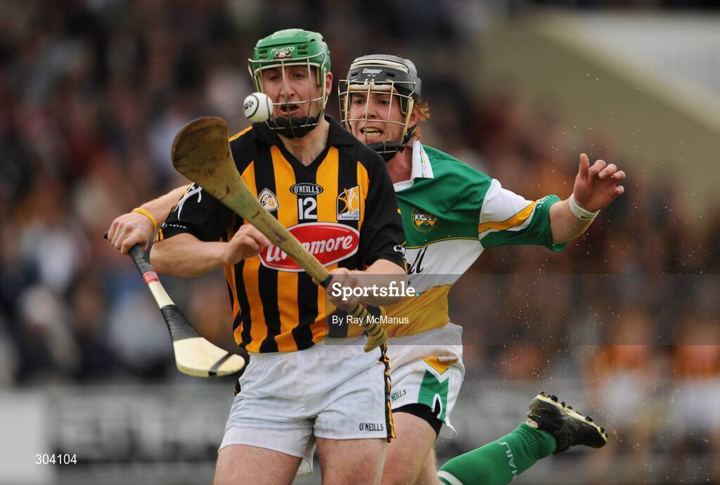 15 June 2008; Eoin Larkin, Kilkenny, in action against Diarmuid Horan, Offaly. GAA Hurling Leinster Senior Championship Semi-Final, Offaly v Kilkenny, O'Moore Park, Portlaoise, Co. Laois. Picture credit: Ray McManus / SPORTSFILE