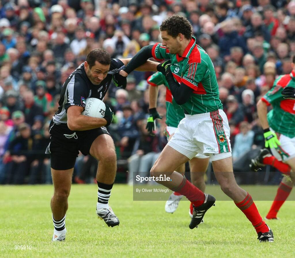 22 June 2008; Eamon O'Hara, Sligo, in action against Tom Parsons, Mayo. GAA Football Connacht Senior Championship Semi-Final, Mayo v Sligo, McHale Park, Castlebar, Co. Mayo. Picture credit: Oliver McVeigh / SPORTSFILE