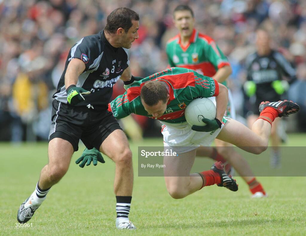 22 June 2008; Andy Moran, Mayo, in action against Eamon O Hara, Sligo. GAA Football Connacht Senior Championship Semi-Final, Mayo v Sligo, McHale Park, Castlebar, Co. Mayo. Picture credit: Ray Ryan / SPORTSFILE