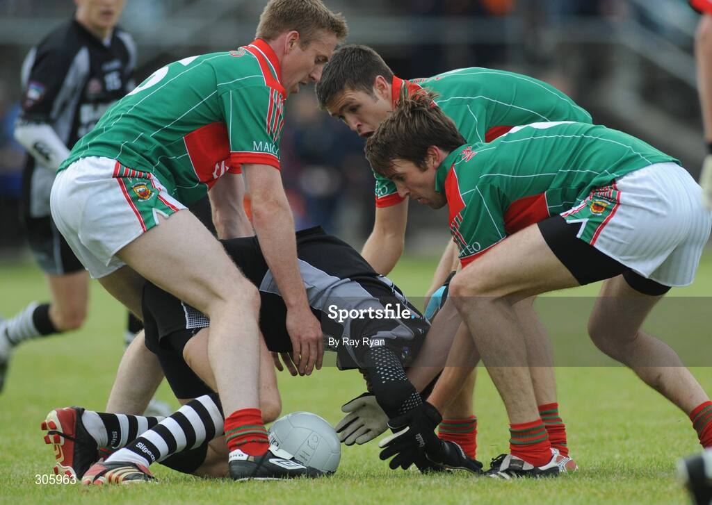 22 June 2008; Brendan Egan, Sligo, is surronded by Mayo players, from left, David Heaney, Pat Harte and Ronan McGarrity. GAA Football Connacht Senior Championship Semi-Final, Mayo v Sligo, McHale Park, Castlebar, Co. Mayo. Picture credit: Ray Ryan / SPORTSFILE
