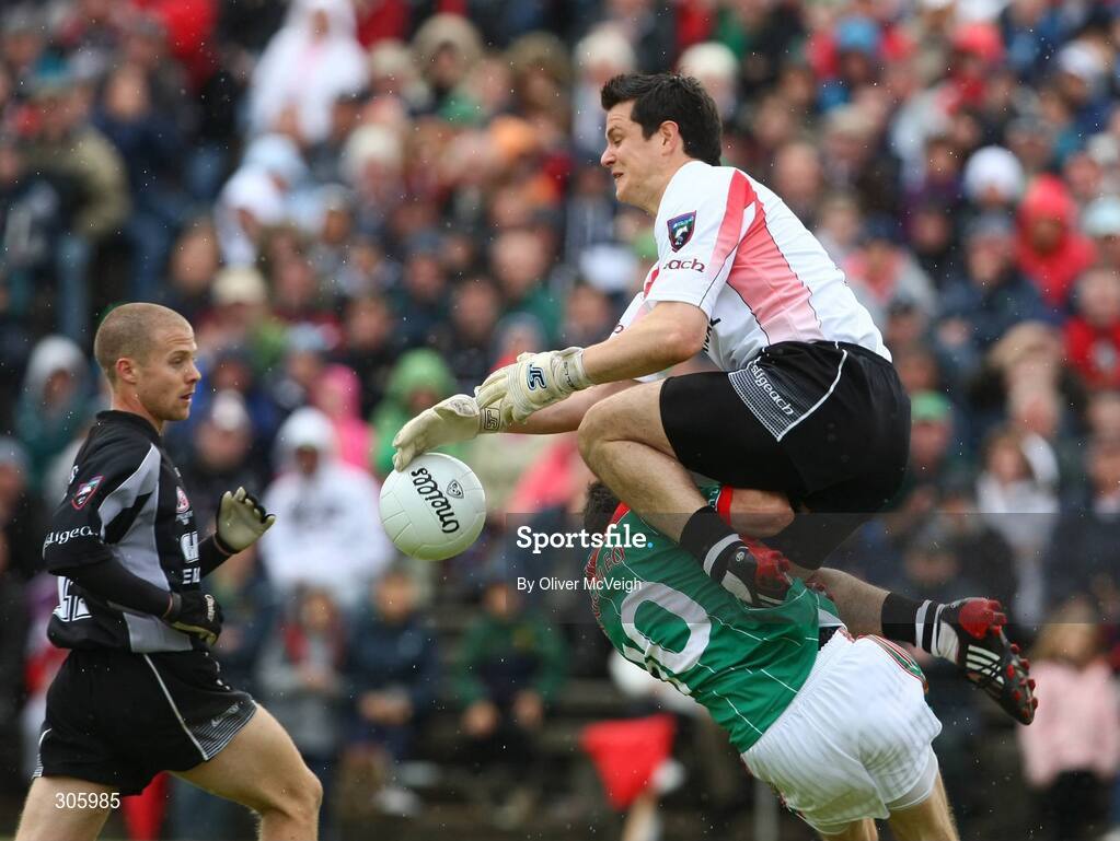 22 June 2008; Peadar Gardiner, Mayo, in action against Philip Green, Sligo. GAA Football Connacht Senior Championship Semi-Final, Mayo v Sligo, McHale Park, Castlebar, Co. Mayo. Picture credit: Oliver McVeigh / SPORTSFILE